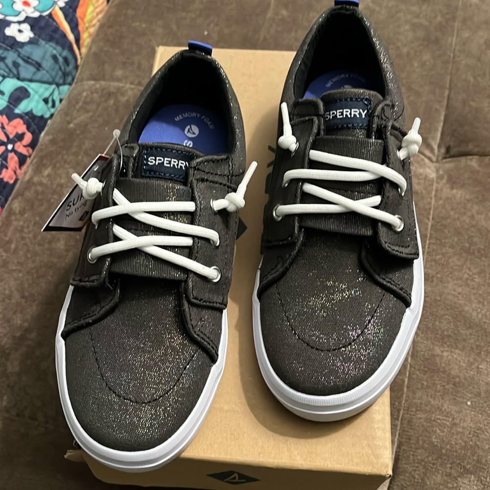 Kids speedy shoes size 12m